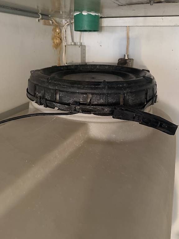 Tränken & Tröge: Wassertank 2000l – Gebraucht aus Winterthur von idea24 2