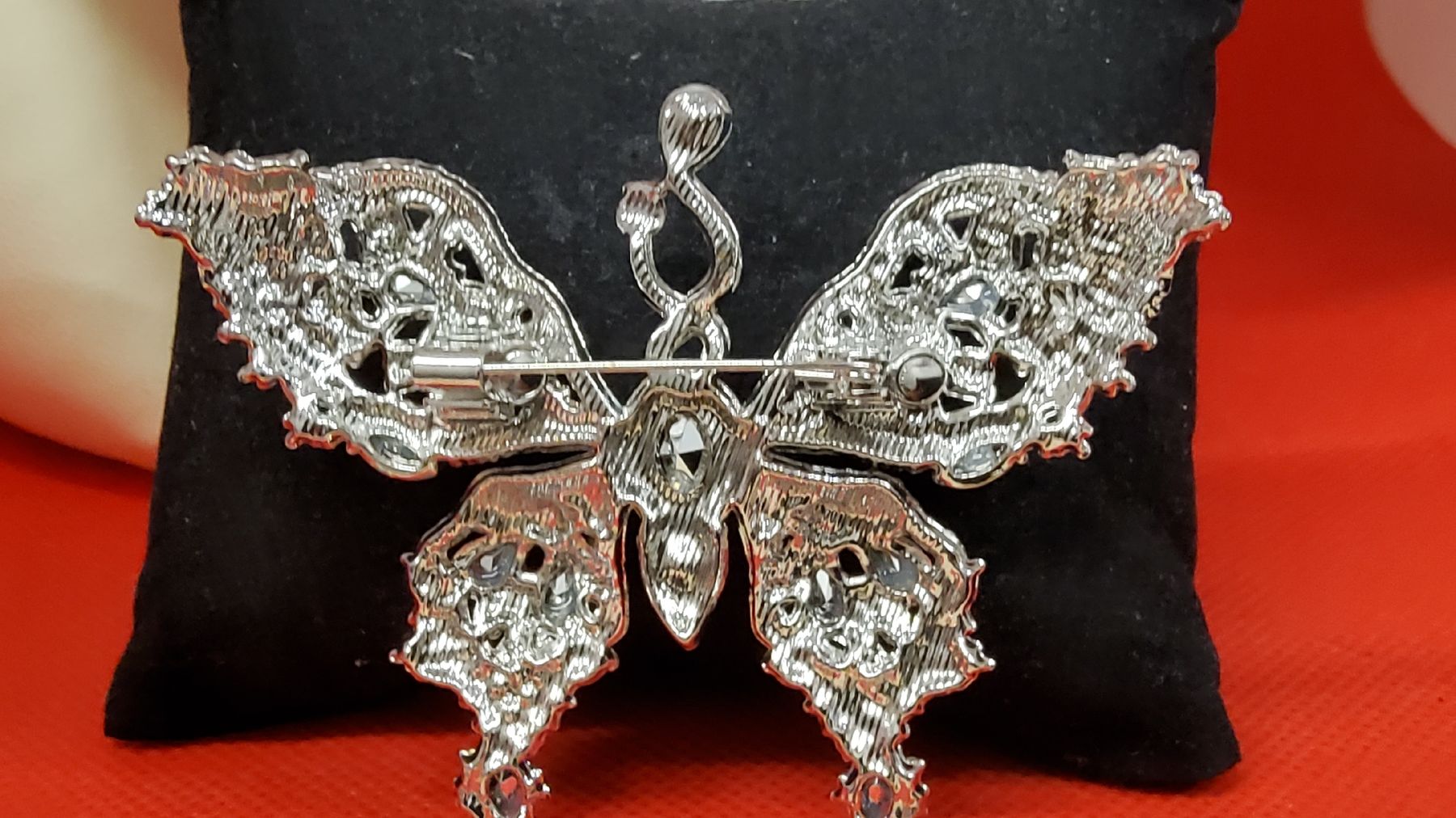 Spille & Fermagli: Hübsche Vintage Brosche Schmetterling, Silber Optik Neu – Nuovo (secondo la descrizione) da Herisau venduto da Nluanalucas 1