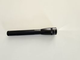Mini Maglite LED Taschenlampe mit Gürteltasche