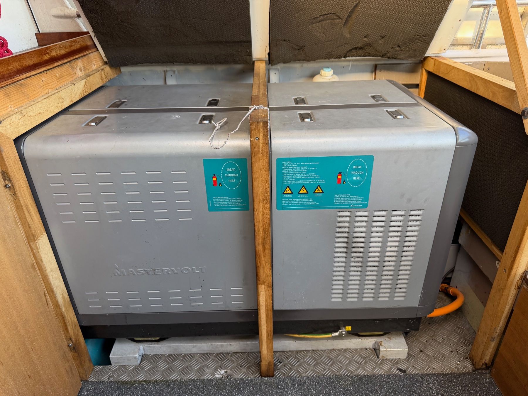 Générateurs de courant: Mastervolt Whisper 25 Ultra Marine Dieselgenerator 230V – D'occasion à Unterengstringen par MLindenmann