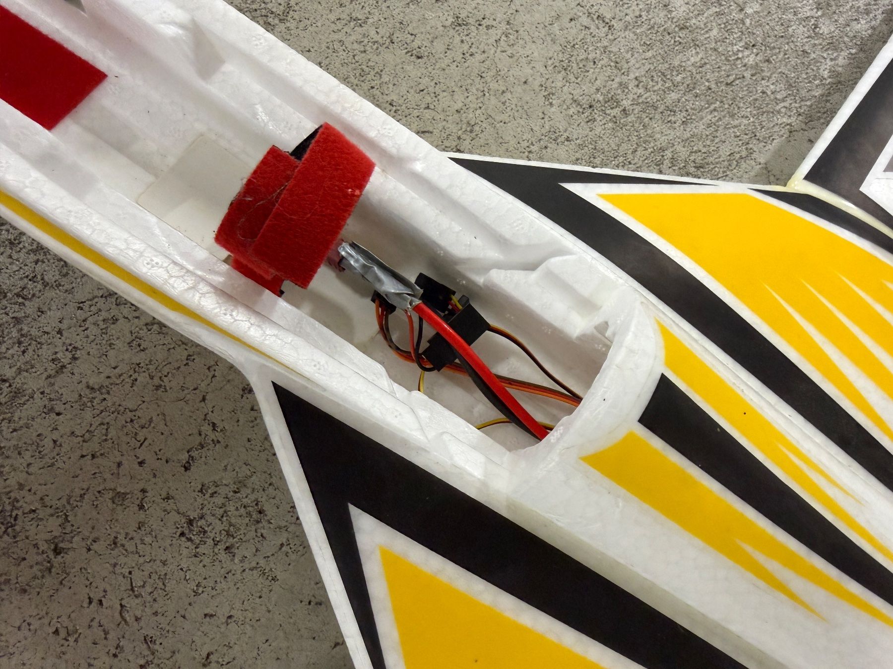 RC Modellbau: 4 RC-Modellflugzeuge: E-flite Yak 54, Dynam Smart, Multiplex – Gebraucht aus Zullwil von eliapuch 6