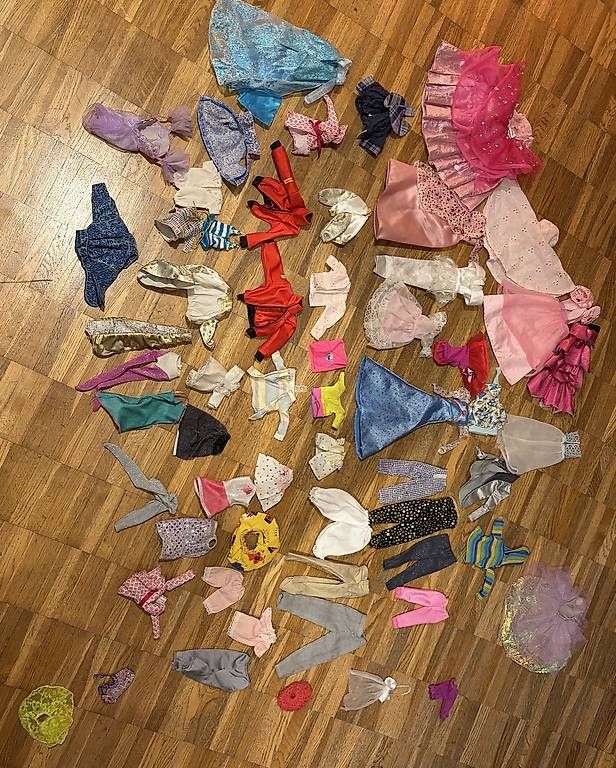 Bambole: Lot de Barbies  – Usato da Bouveret venduto da dahue 1