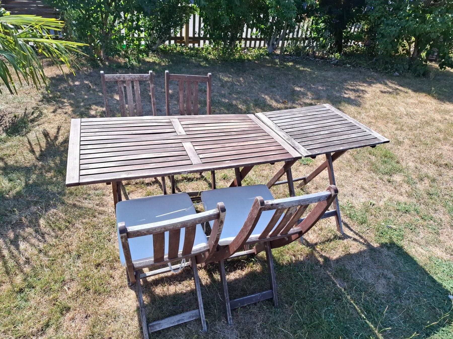Ikea Set de table et chaises: Gartentisch und Stühle Holz klappbar gebraucht – D'occasion à Bätterkinden par Irma78
