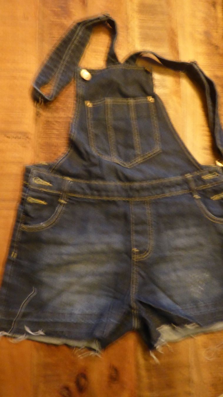 Jeans: Kurze Jeans Latzhose Gr 36 Janina – Usato da Sargans venduto da Benziner