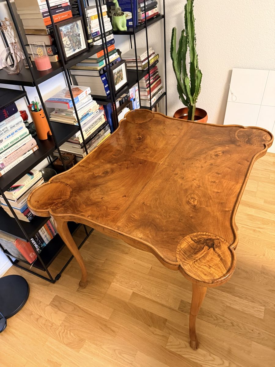 Tavoli: Antiker Tisch – Nussbaum – Usato da Solothurn venduto da NUVICO 3
