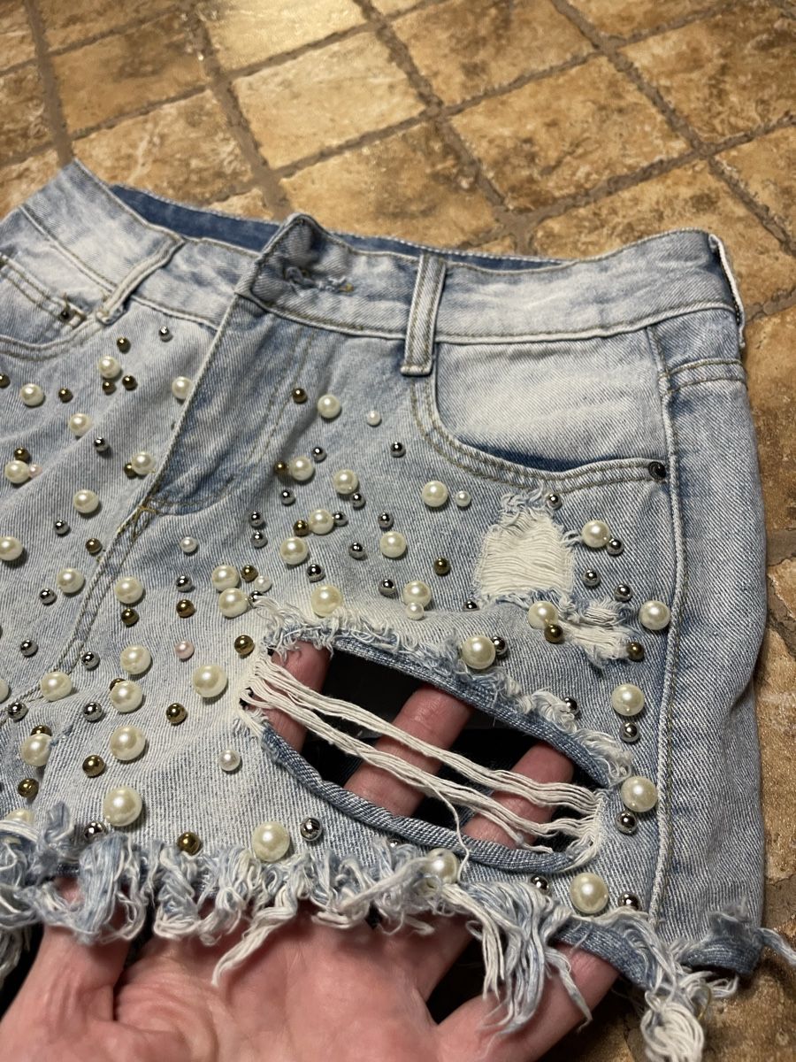 Jeans: Shorts jeans con perle e strappi-S/M – Nuovo (secondo la descrizione) da Gordevio venduto da LanaZimm 7