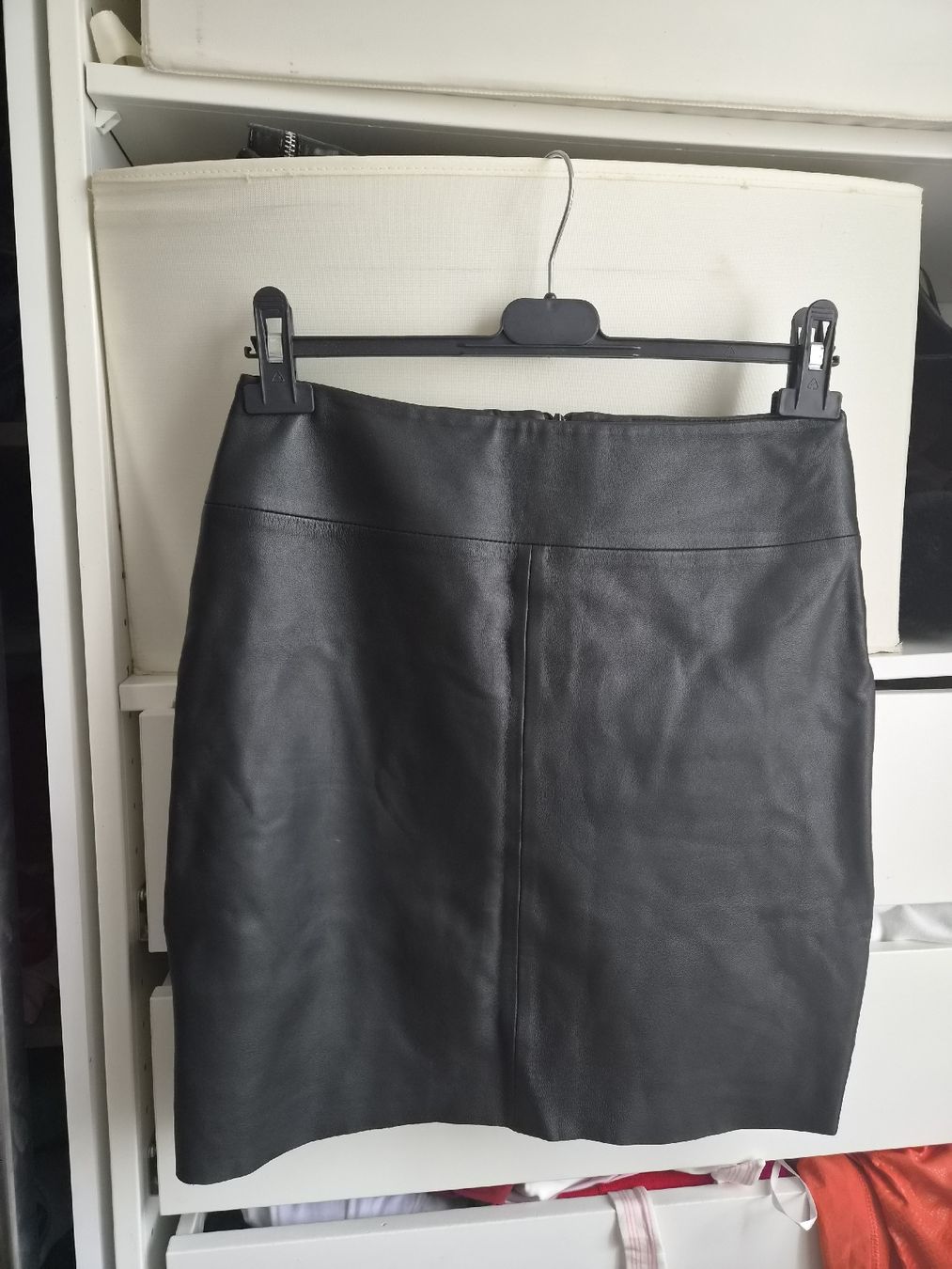 Hugo Boss Gonne: Hugo Boss, Echtlederjupe Gr. L – Usato da Frenkendorf venduto da Moon111