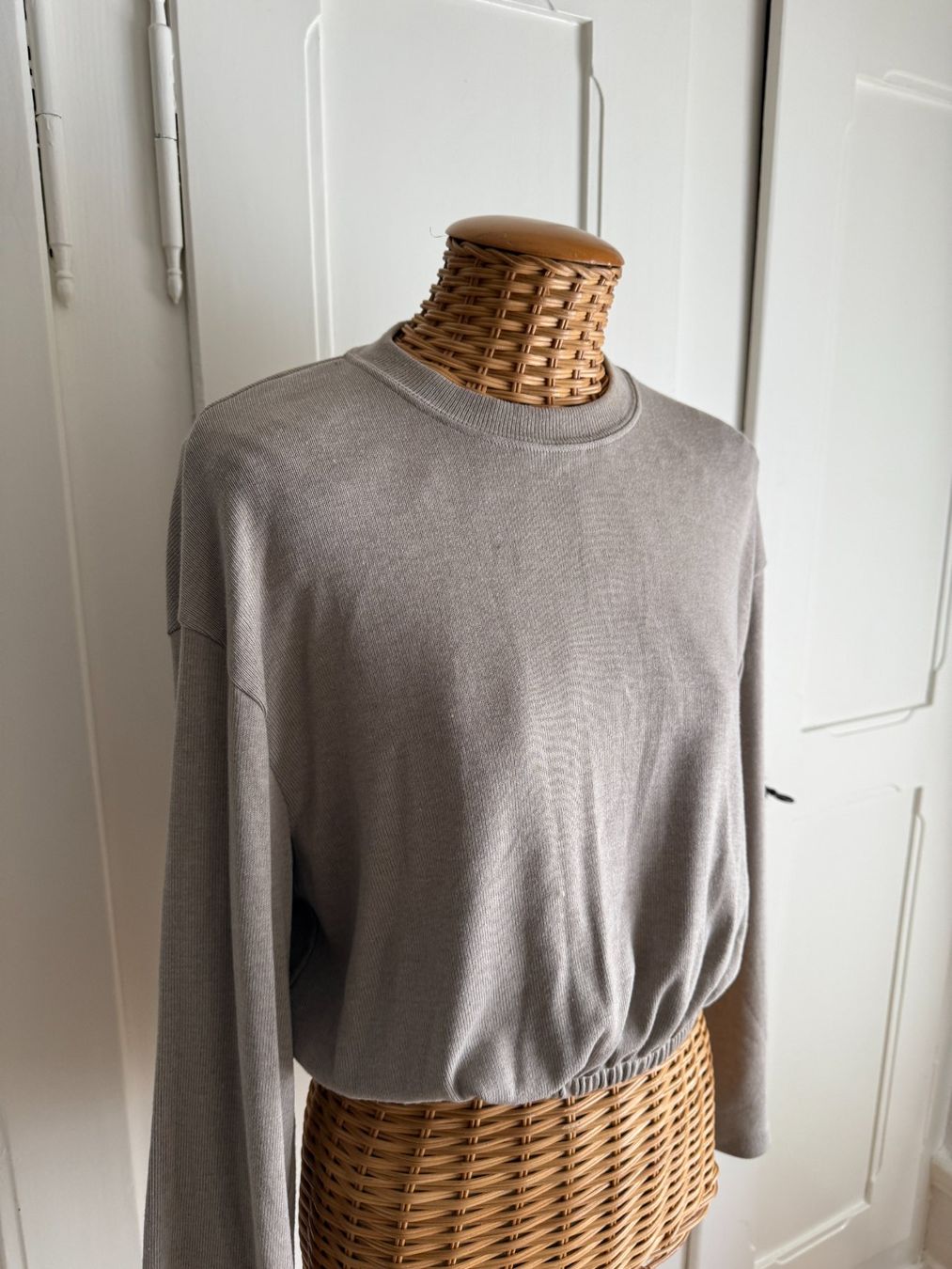 H&M Pulls & Sweat-shirts: Cropped Feinstrick Pullover beige XS – D'occasion à Zürich par Diazaio 1