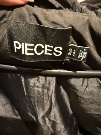 Weste Pieces gesteppt mit Kapuze schwarz Grösse M