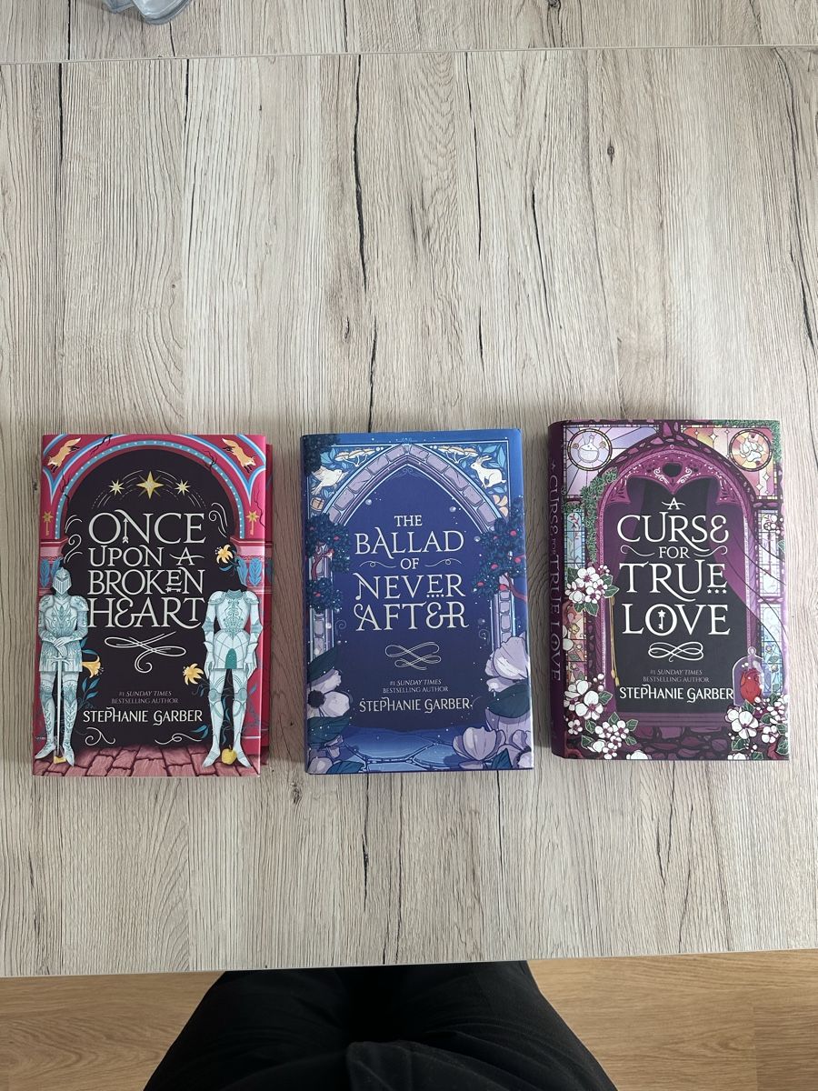 Libri: Once upon a broken heart trilogy, Fairyloot – Nuovo e nell'imballaggio originale da Effretikon venduto da sn_34