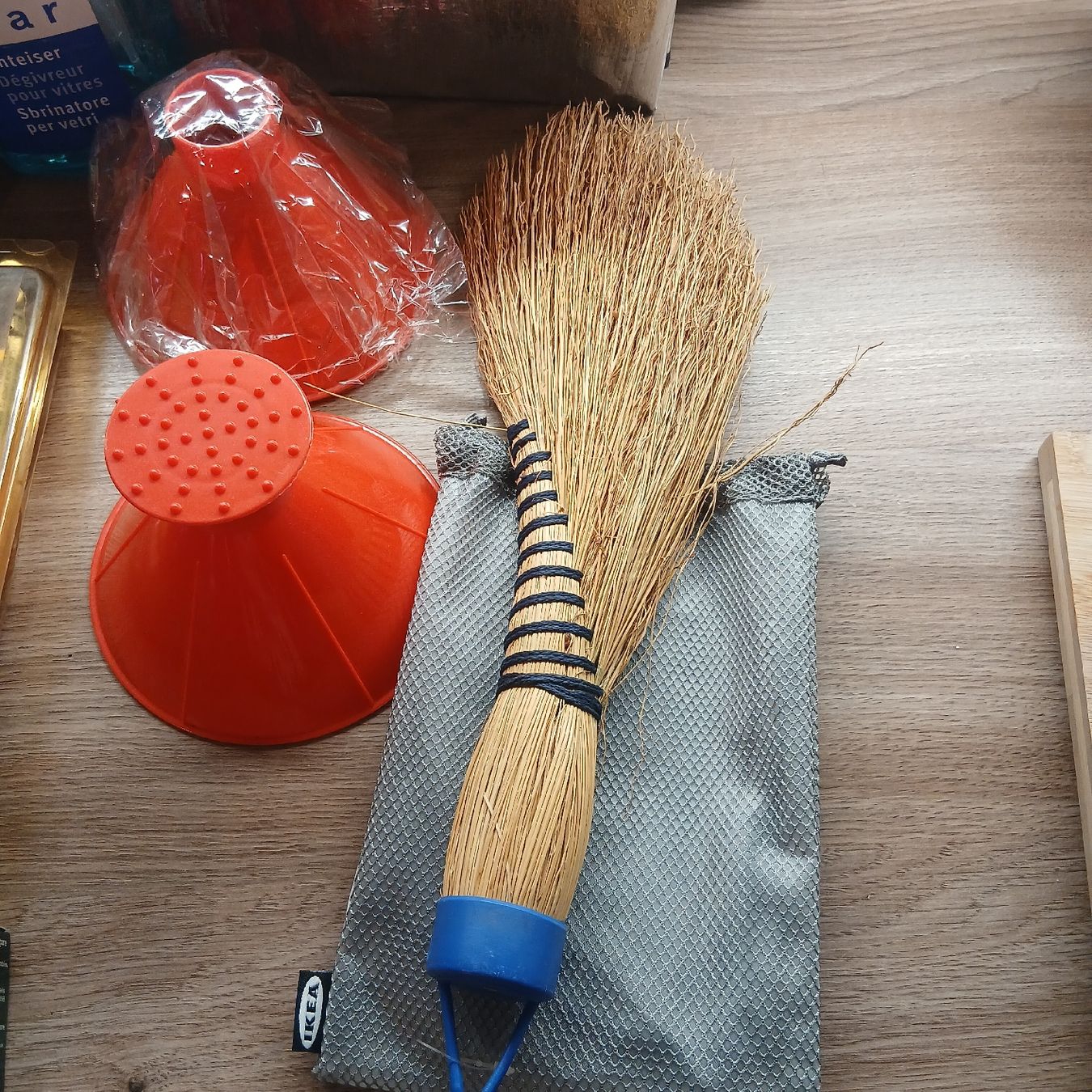 Prodotti di pulizia: Auto Winter Paket: Eiskratzer, Scheibenreiniger, etc. – Usato da Rapperswil SG venduto da Danii008 2