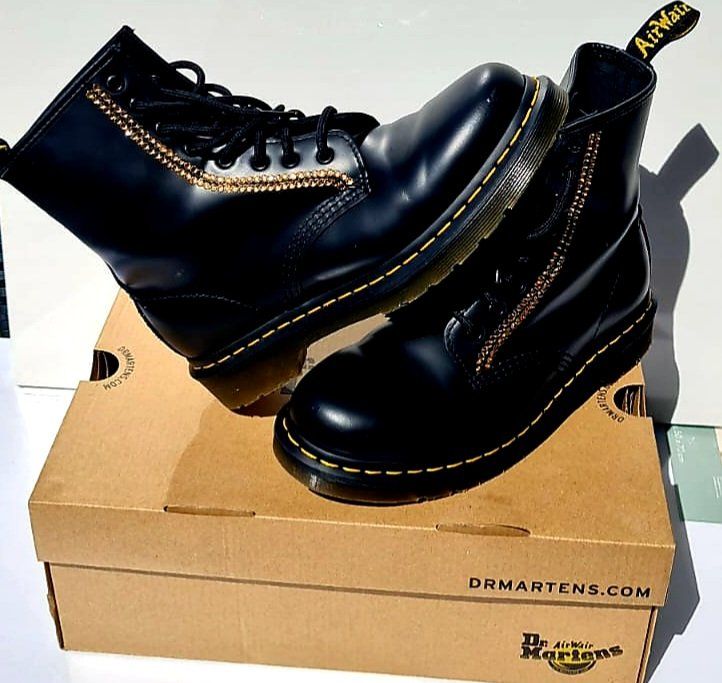 Dr. Martens Herrenschuhe: Dr. Martens mit Swarovski Gold Strass, Gr. 38 – Neu (gemäss Beschreibung) aus kloten von Docsgirl 2