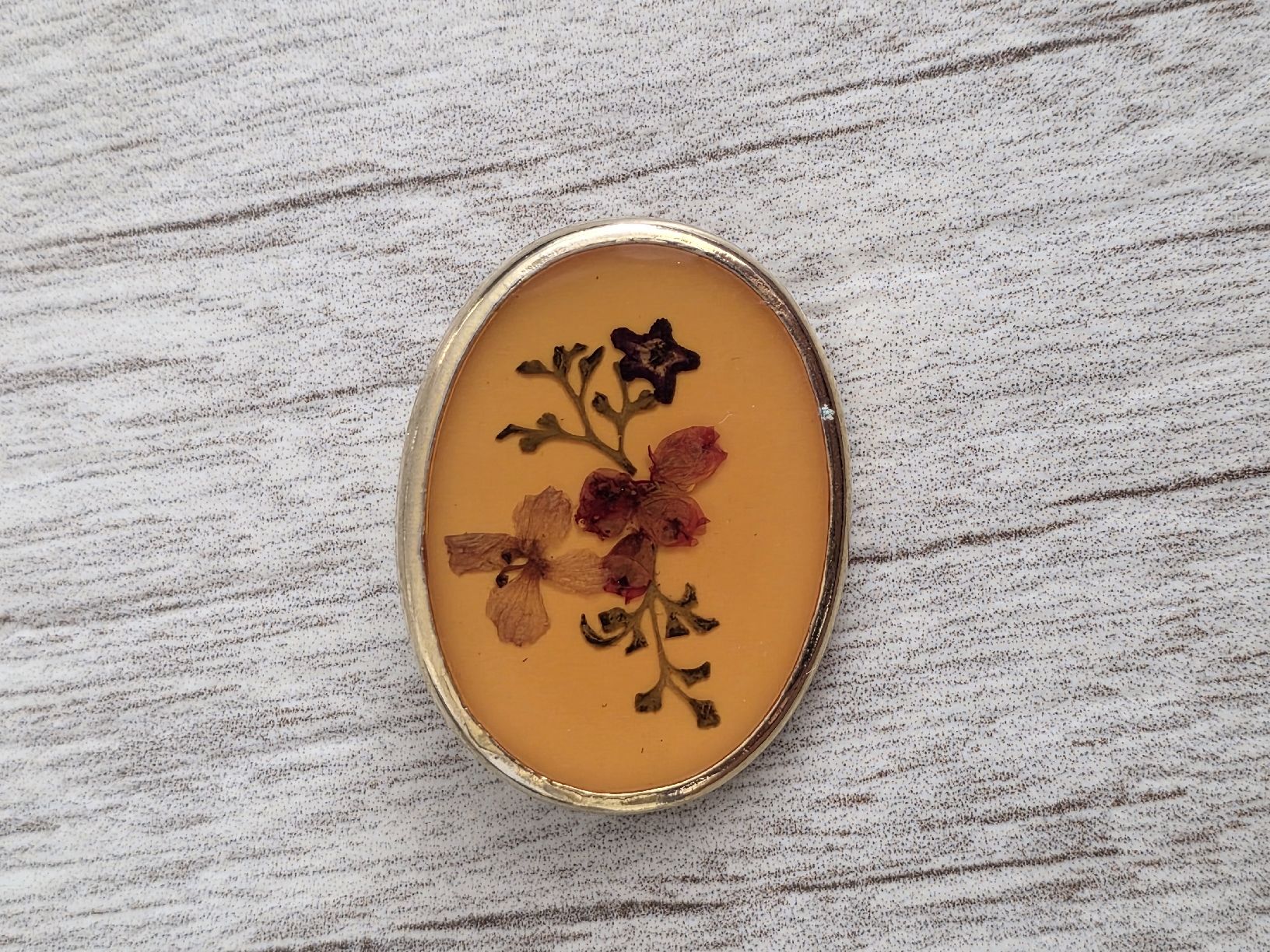 Broches & Aiguilles: Brosche Oval mit getrockneten Blumen  – D'occasion à Dorf par Echo_Elements