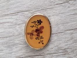 Brosche Oval mit getrockneten Blumen 
