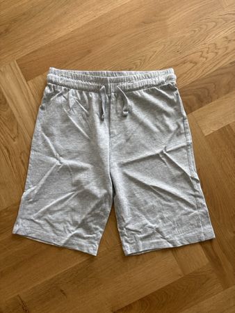 Kurze Sweathose, Grösse 152