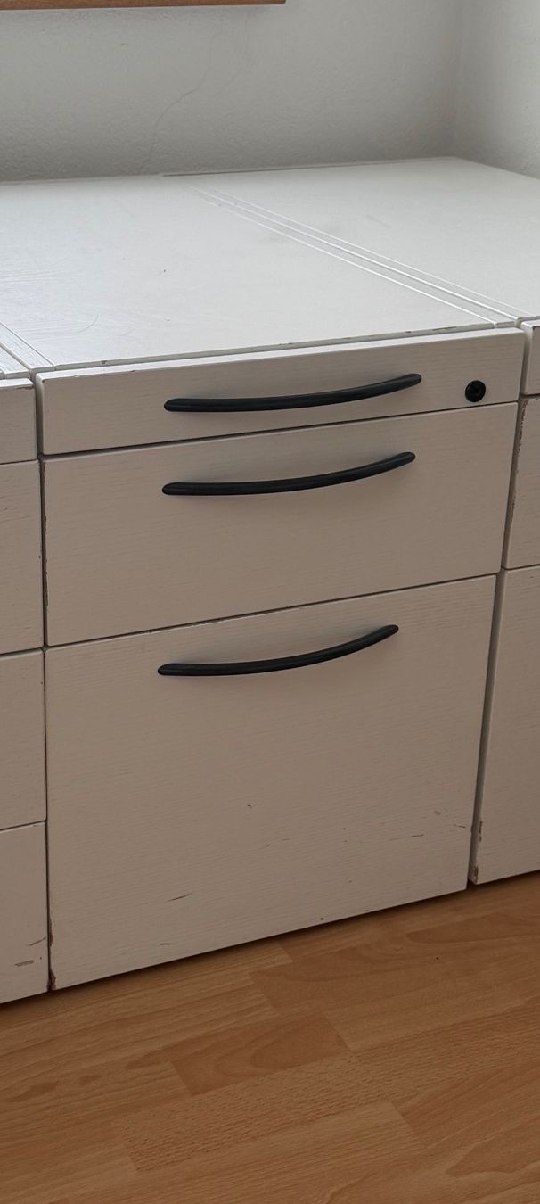 Cassettiere: Büro-Untermöbel mit diversen Schubladen – Usato da Nussbaumen AG venduto da priz