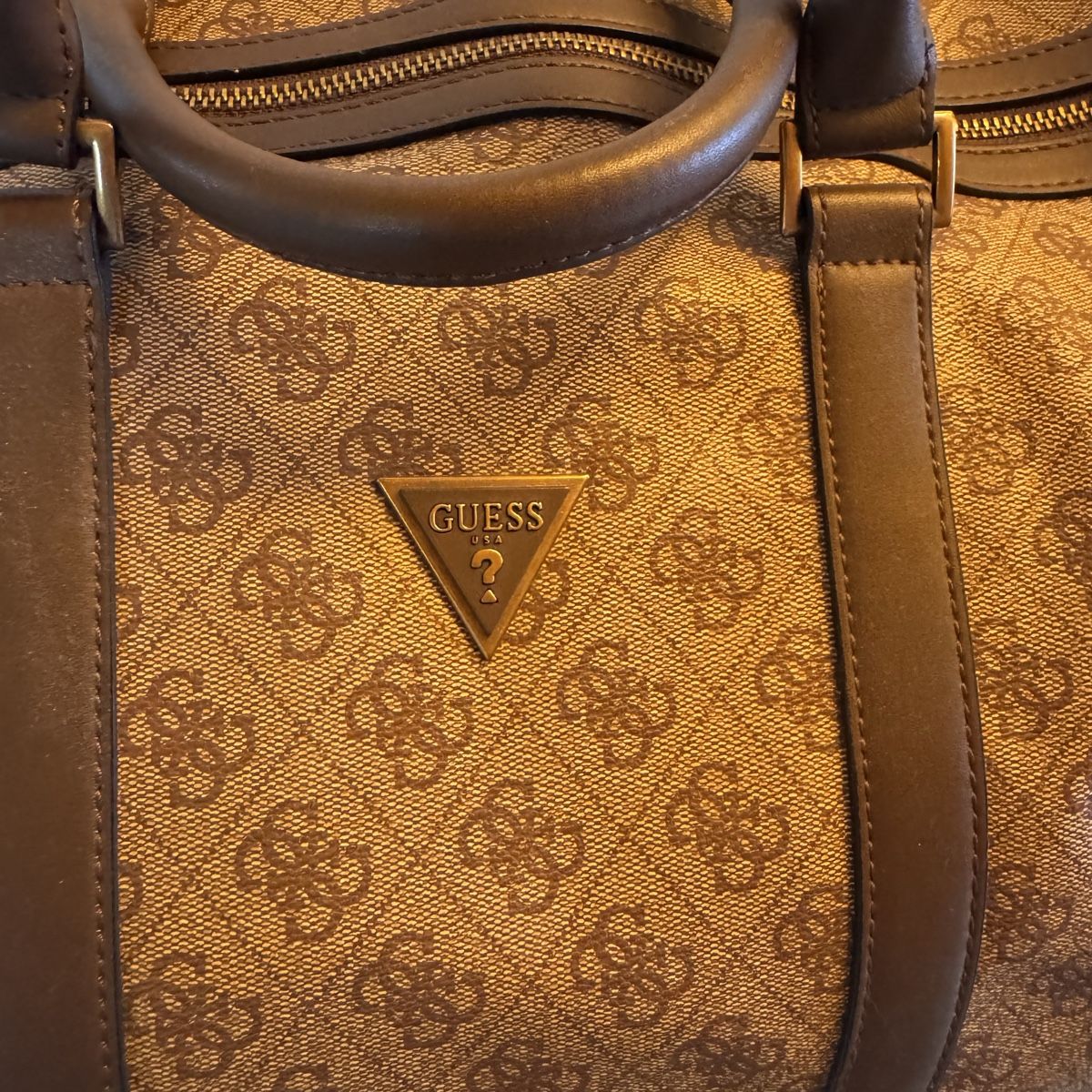 Guess Borse: Guess reisetasche braun mit Muster – Usato da Aeschi b. Spiez venduto da sch_nyv9 4