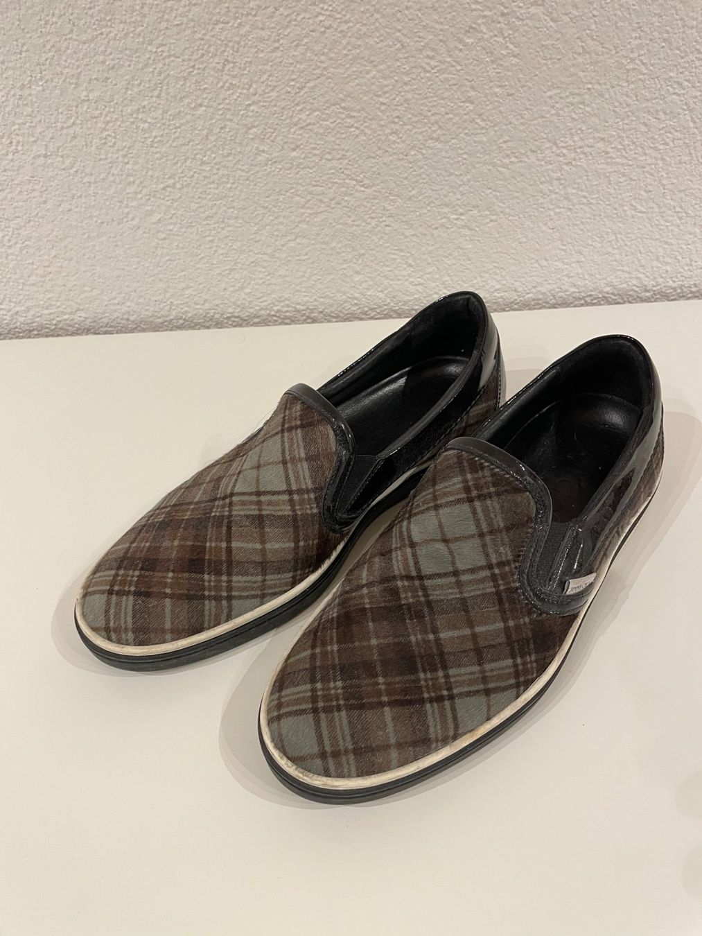 Jimmy Choo Scarpe da uomo: Jimmy Choo Tartan Plaid Slip-Ons – Usato da Zürich venduto da ald_k2fw