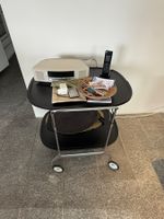 Design-Servierwagen auf Rollen