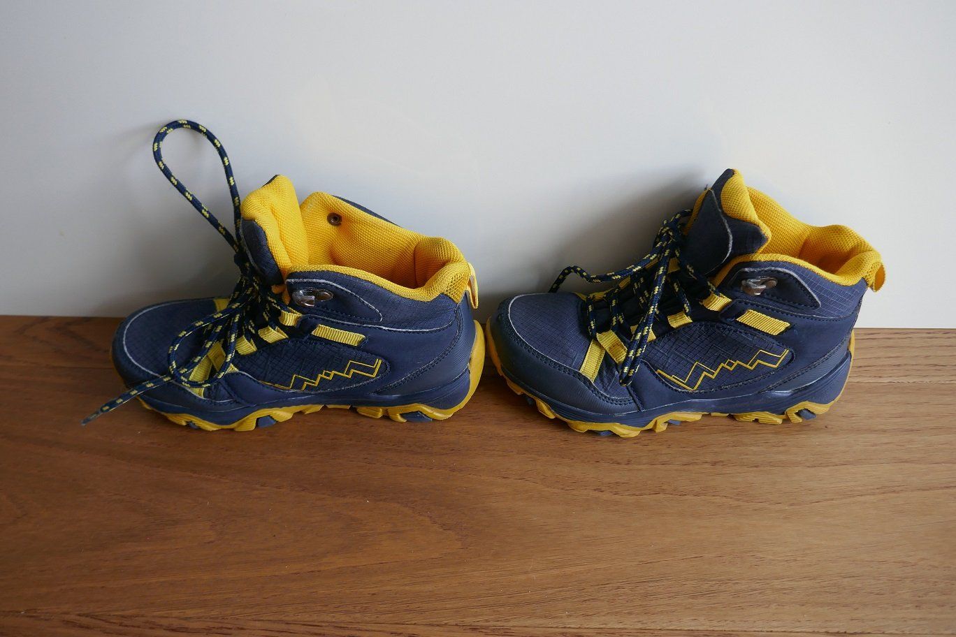 Scarpe per ragazzi: Gelb-blaue Wanderschuhe, Gr. 31 – Usato da Horgen venduto da Feli39 2