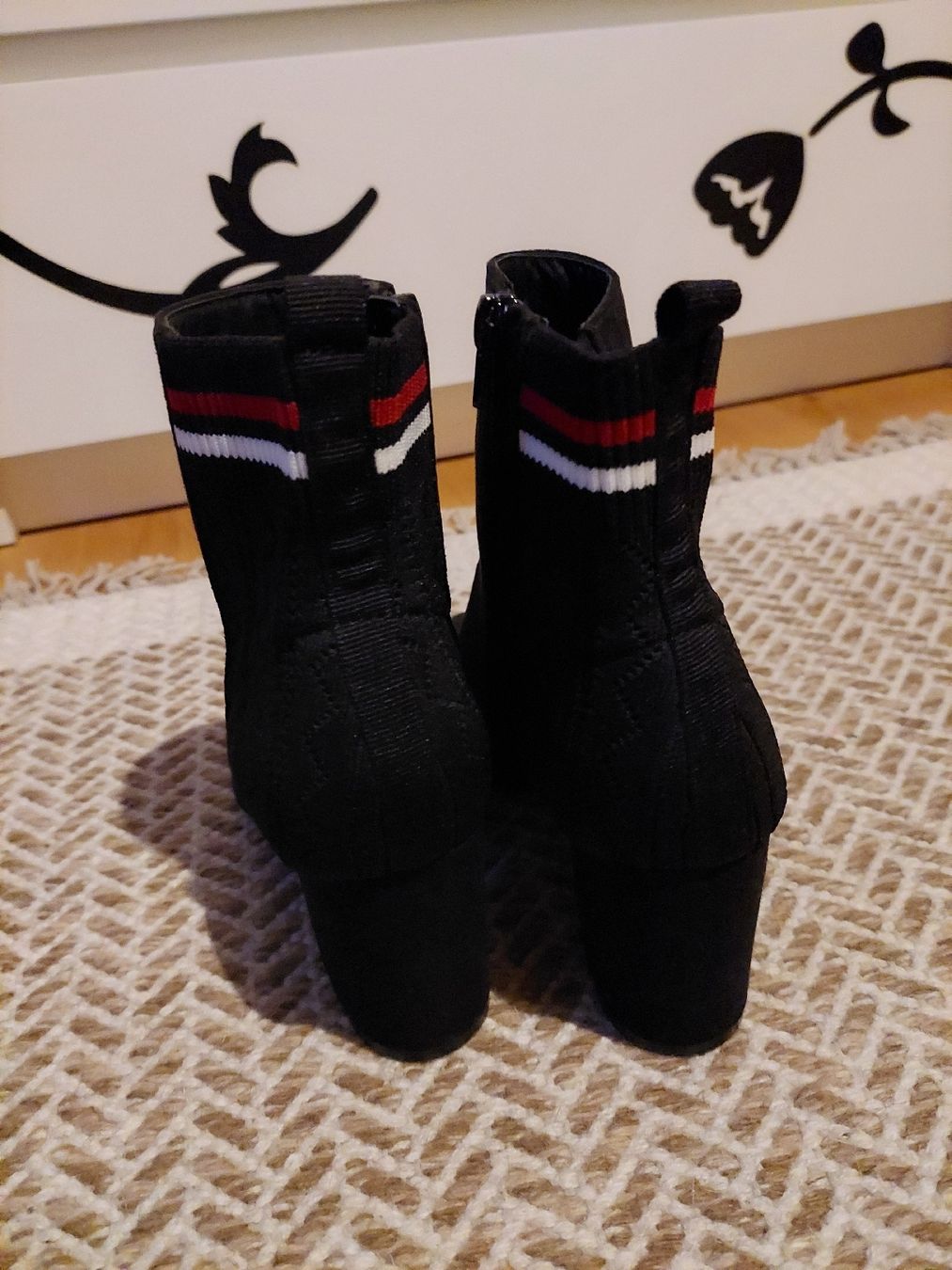 Scarpe da donna: Schwarze Winterstiefeletten, Gr. 39 – Usato da Giswil venduto da TinaLockheart 1