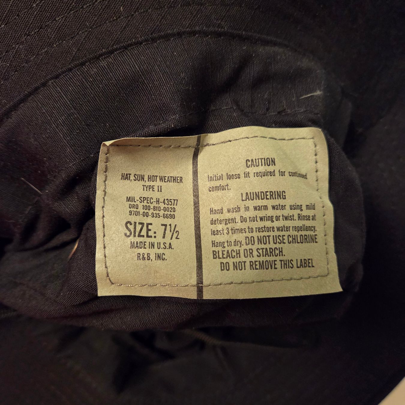 Hüte, Mützen & Caps: Chapeau noir – Gebraucht aus Conches von mrp_qpt5 2