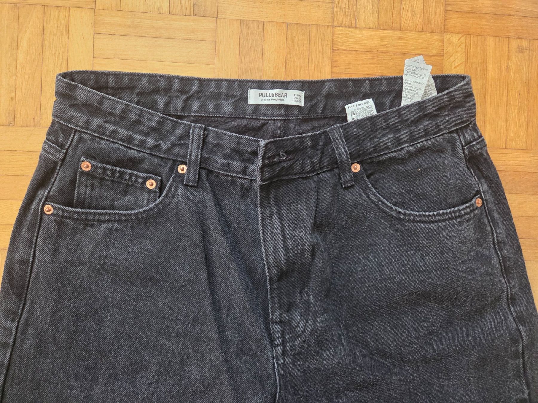 Pull&Bear Jeans: Schwarze Jeans von Pull&Bear mit Rissen, Grösse 44 – Usato da Hofstetten BE venduto da sus_zgz5 1