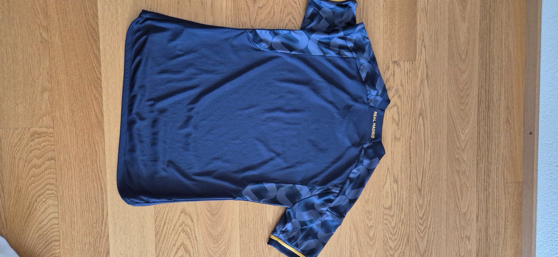 Adidas Scarpe, pantaloni & magliette da ginnastica: Maillot foot – Usato da Lausanne venduto da malimar3 3