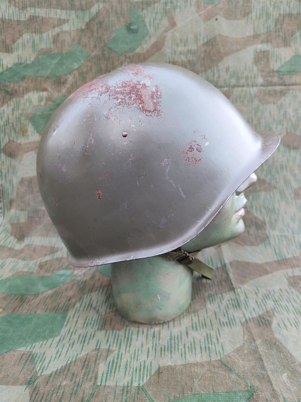 Uniformi & Effetti personali: Stahlhelm M53, Variante 3 – Usato da Bauma venduto da SwissMilitaria 4