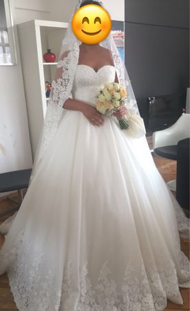 Wunderschönes Brautkleid mit Schleier, Grösse 40-42
