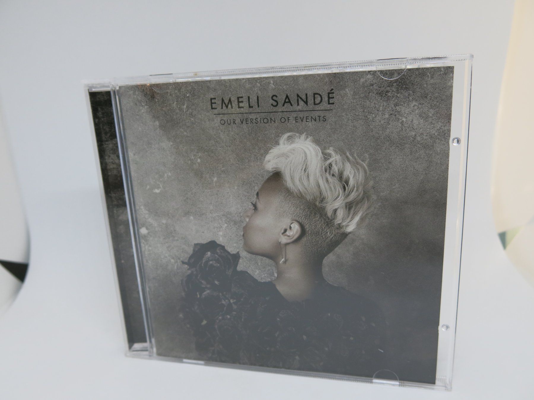 CDs: CD Emeli Sandé – Our Version Of Events – Gebraucht aus Ernetschwil von luisvonerni