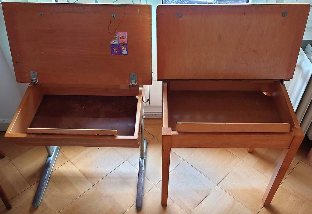 Schreibtische: Un petit bureau d'écolier.  – Gebraucht aus Genève von Apo118 1