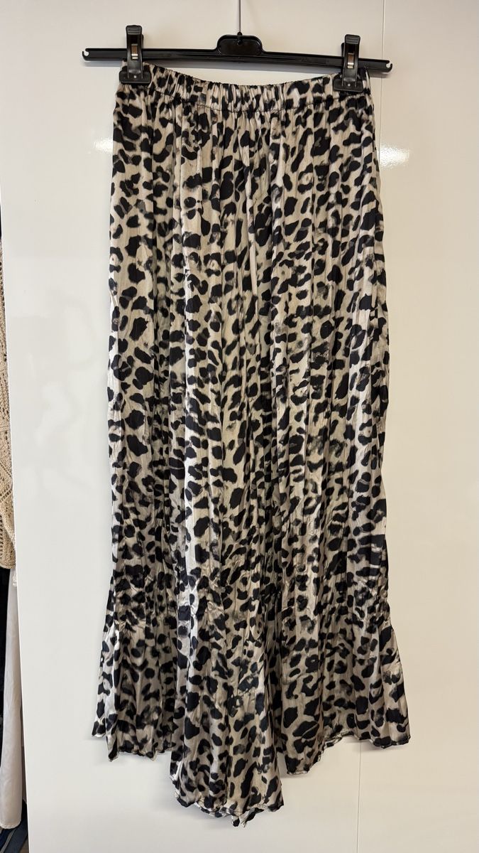 Lotti di vestiti: Rock mit Leopardenmuster&schwarzer Pulli gr M – Usato da Haslen GL venduto da rana04 4
