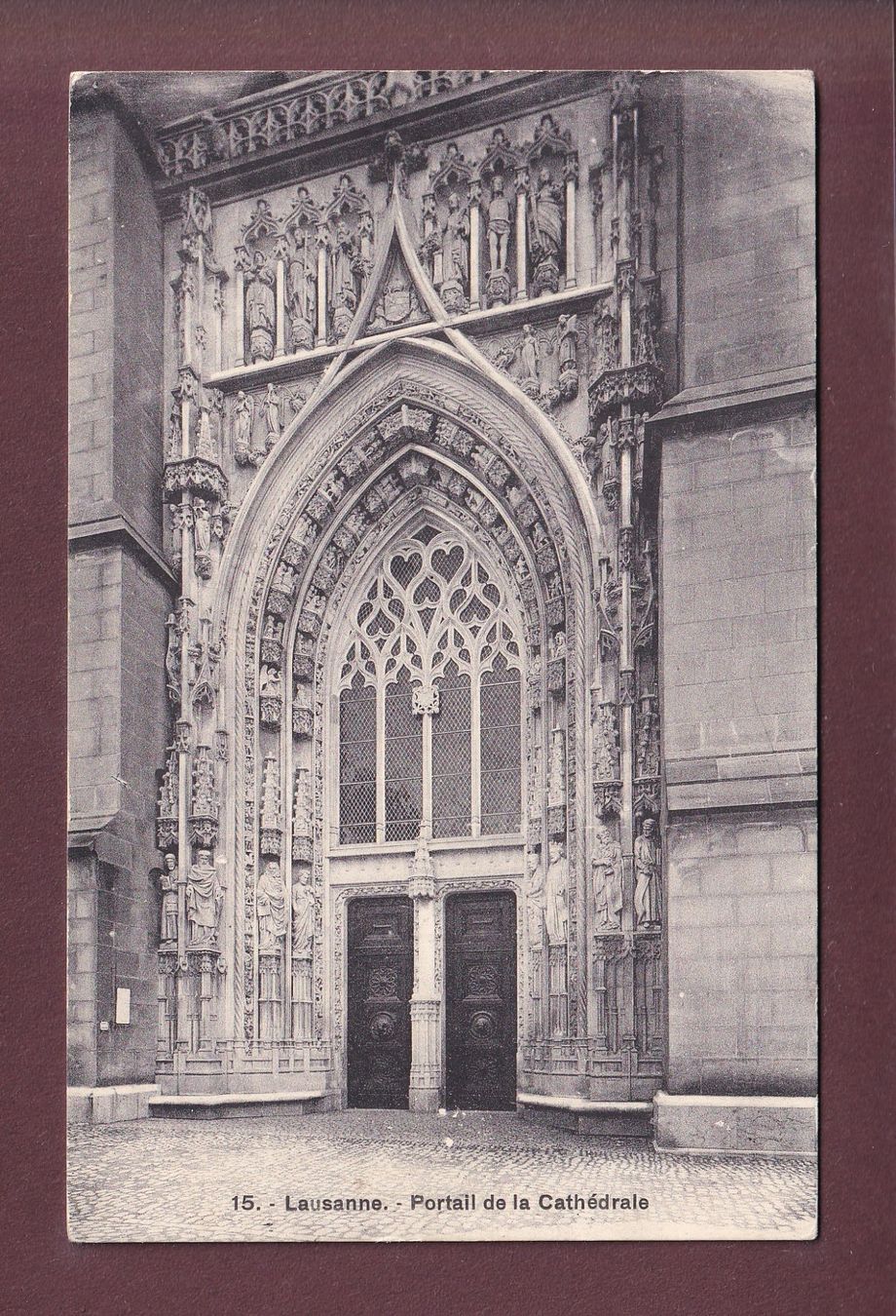 Cartoline postali: LAUSANNE - Portail de la Cathédrale – Usato da Pully venduto da nicecards