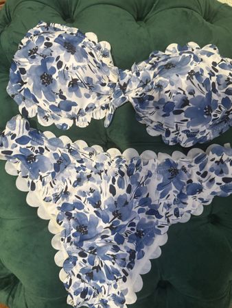 Sommer Bikini Set mit Blumenmuster, Grösse M - Neu!