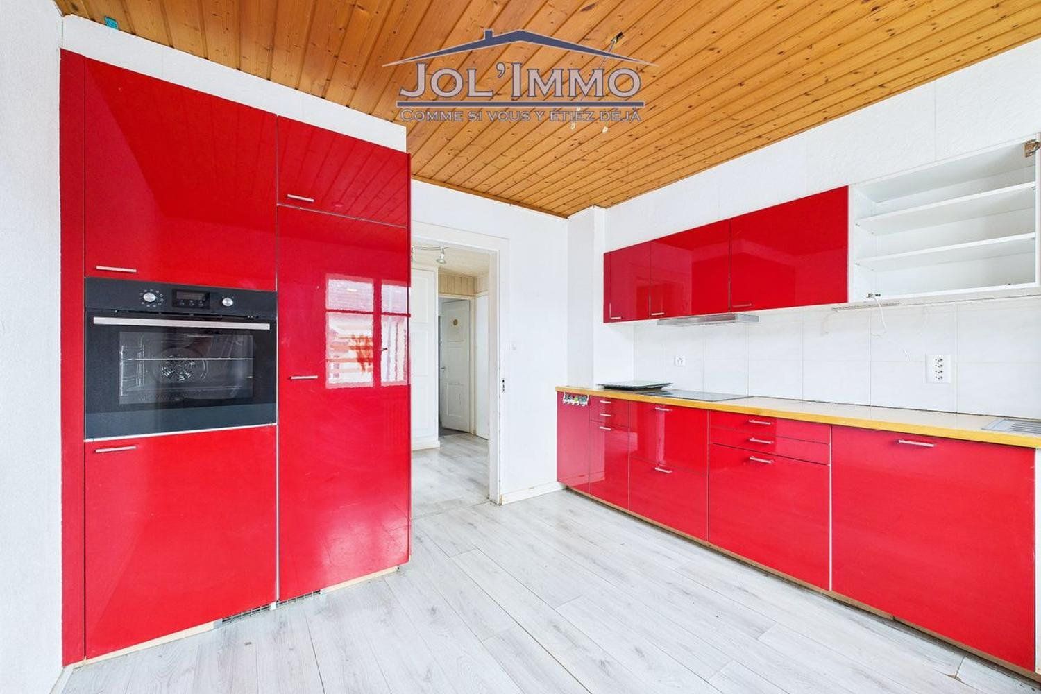 Cucine complete: Cuisine rouge laquée complète avec électroménager – Usato da tramelan venduto da chr_htd8