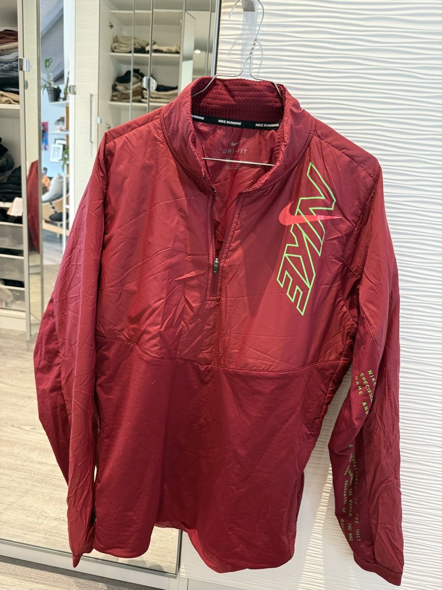 Nike T-shirt: Nike running kit for man M – Nuovo (secondo la descrizione) da Giubiasco venduto da Darkemperor 7