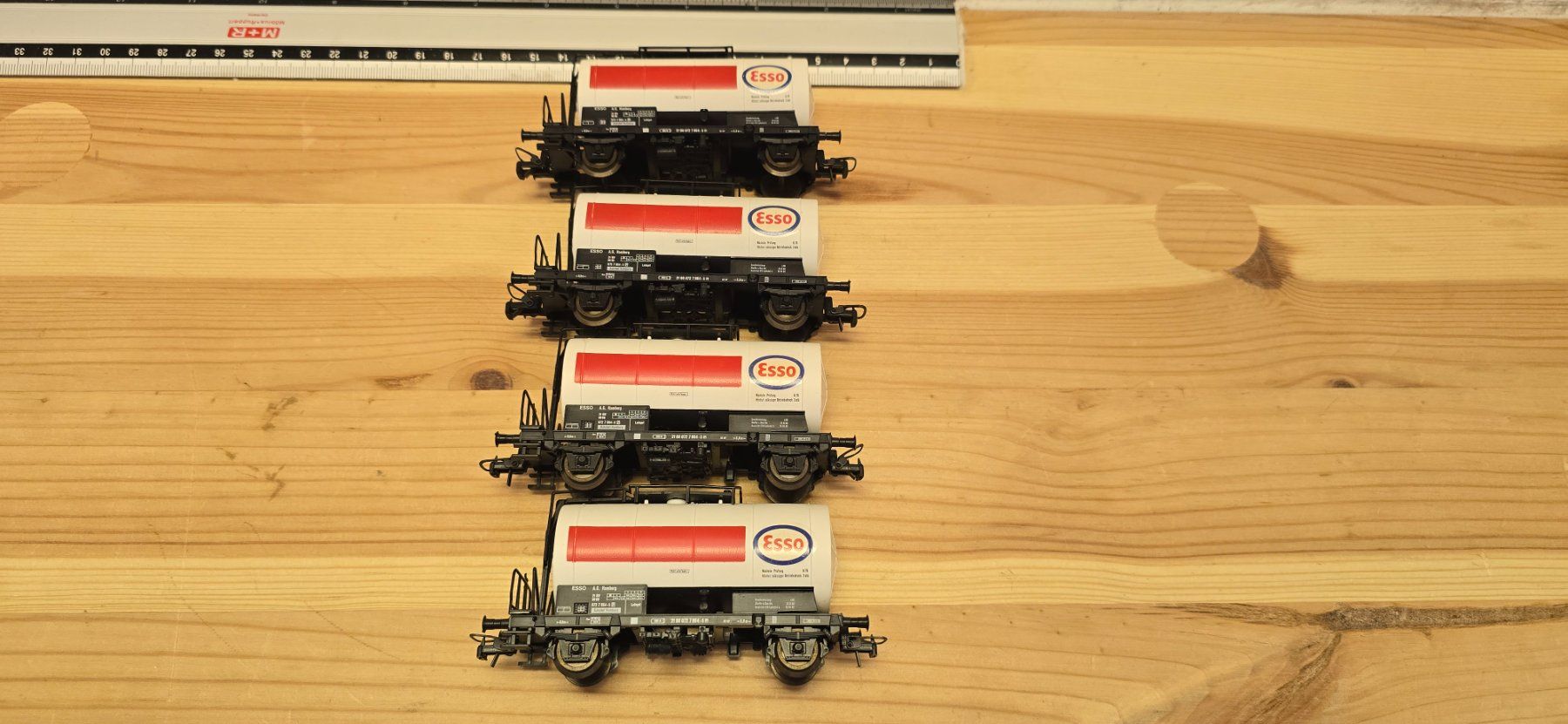 Roco Modellini di ferrovie: 4er Set Roco 4336 B Kesselwagen Esso – Nuovo (secondo la descrizione) da Büsserach venduto da ModellbahnDepot 1