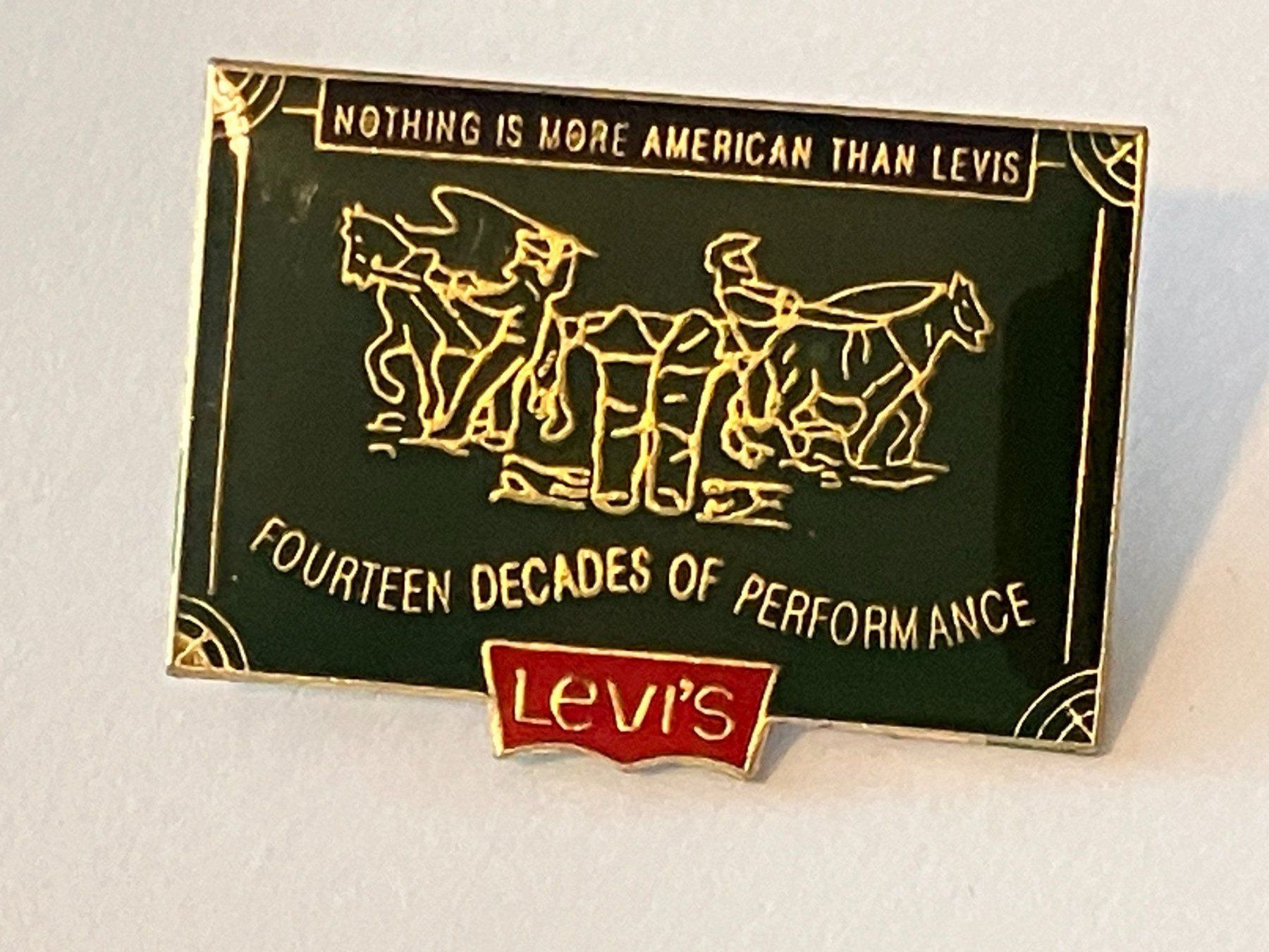 Placchette & Badge: 1 Pin Levi's Jeans – Usato da Basel venduto da djwwpp