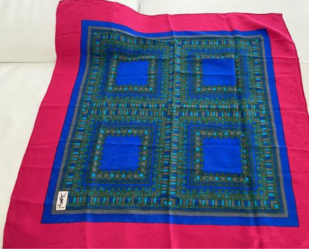 Yves Saint Laurent Seiden Foulard 🌸