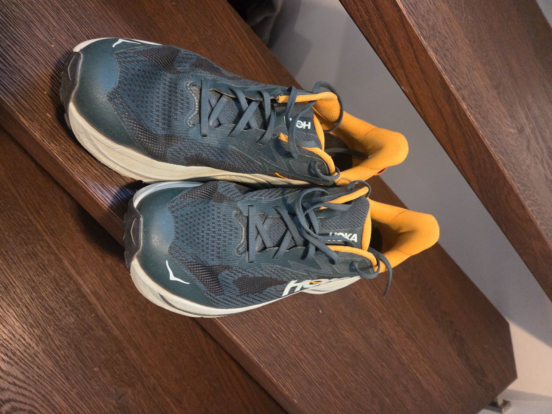 Hoka One One Chaussures hommes: Hoka Challenger 8 – D'occasion à Ernen par nic_yl7g 1