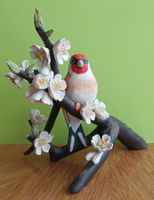 Stilfigur Goldfink auf Ast mit Blüten NEUWERTIG