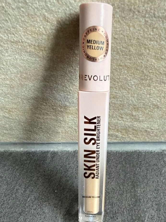 Make-up: Revolution Skin Silk Brightener & Concealer - Medium Yellow – Neu (gemäss Beschreibung) aus Otelfingen von Gasolino