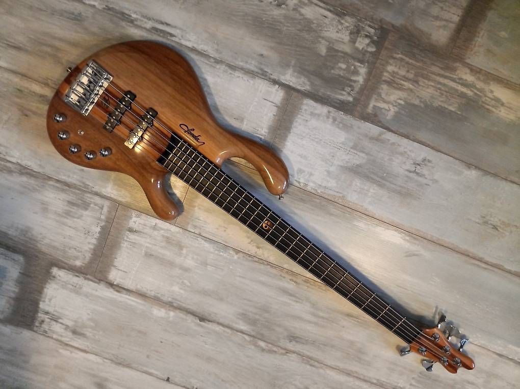 Strumenti musicali: Gonda Bass Gitar  – Usato da Mägenwil venduto da arnyek