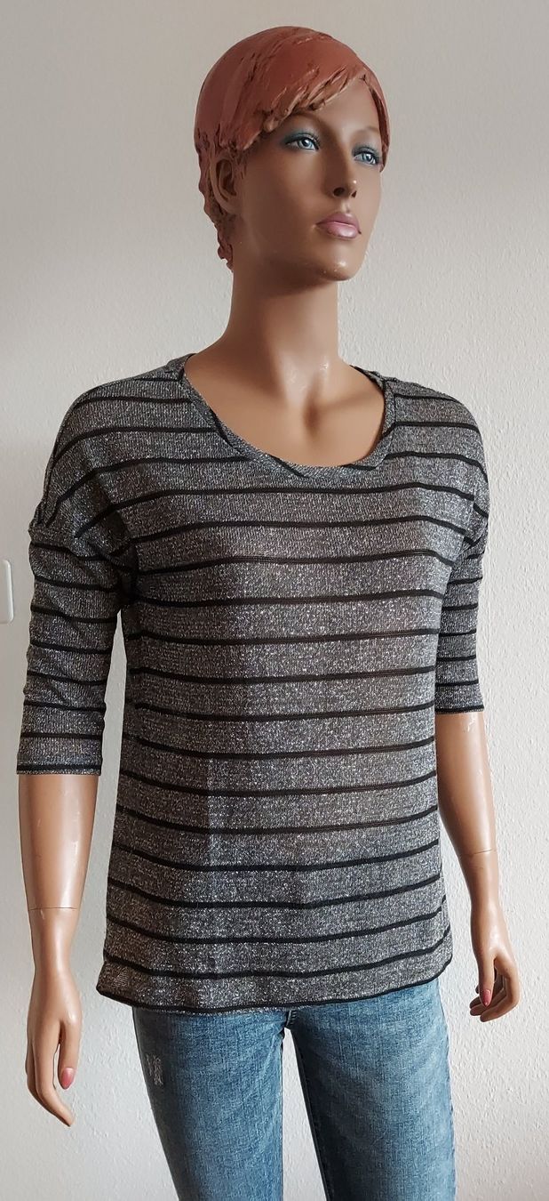 Only Maglioni & Felpe: Dünner Damen Pullover Gr. M von Only Silber-Schwarz – Usato da Basel venduto da Mazzo84