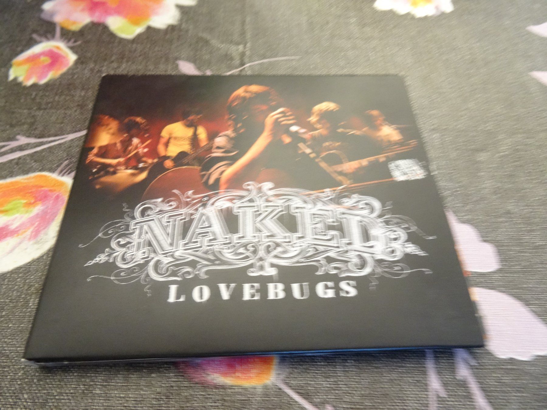 CD: Lovebugs - Naked CD – Usato da Olten venduto da Disc-Ausverkauf