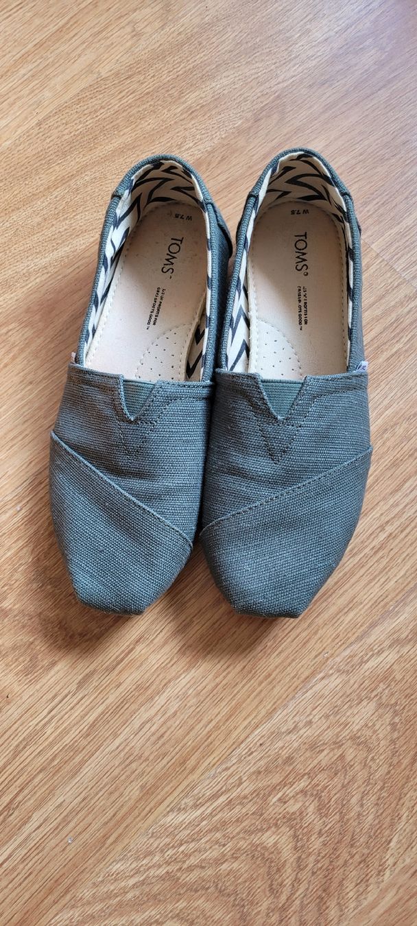 Toms Chaussures femmes: TOMS Schuhe – D'occasion à Neftenbach par lifestyle_tp5m