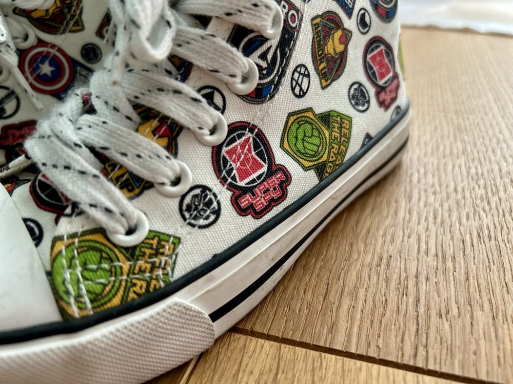 Vertbaudet Chaussures garçon: Coole Avengers Chucks Gr. 32, ab 1.- – D'occasion à Oberrüti par Important 4