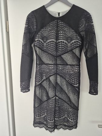 Robe Sandro noire en dentelle, taille 2 (S), parfait état!