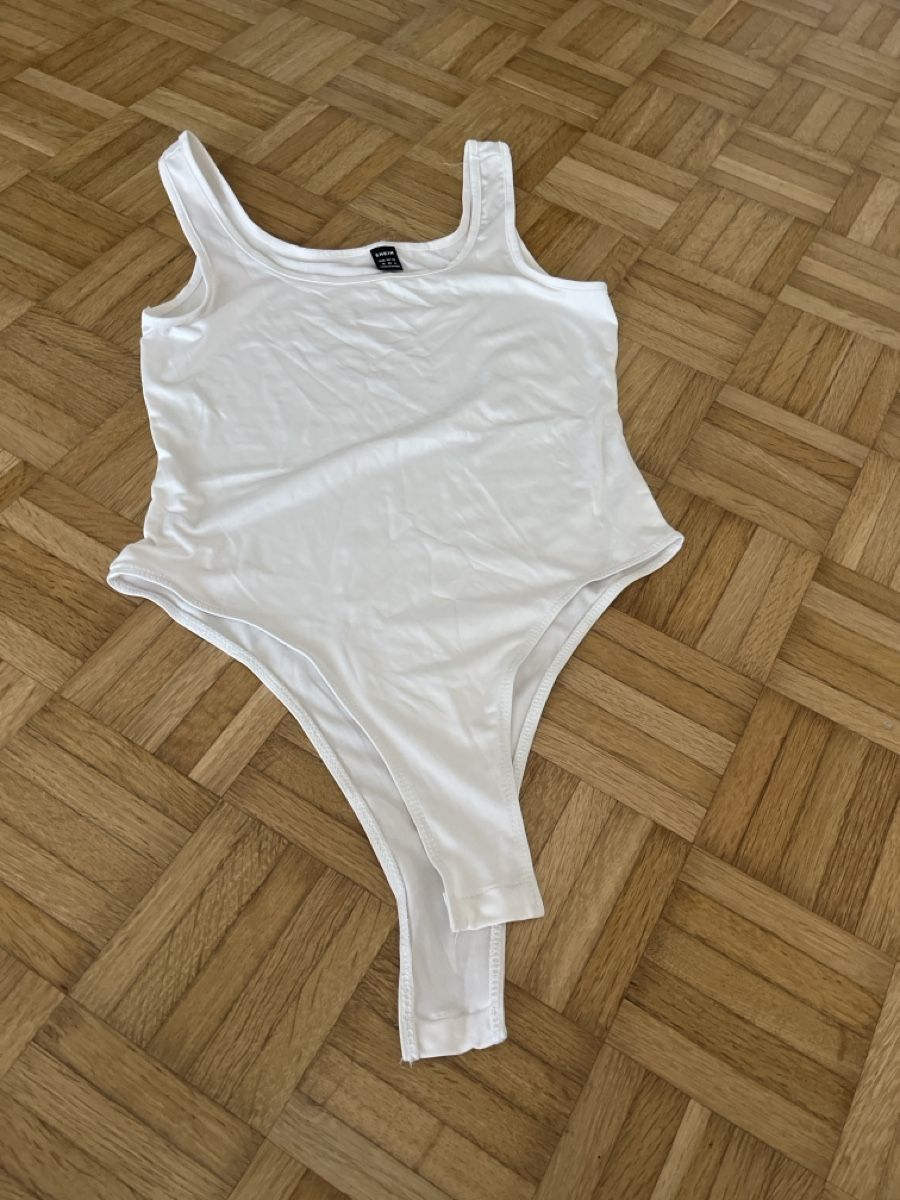 Top: Damen Body weiss – Nuovo (secondo la descrizione) da Grüningen venduto da liliane.tebane